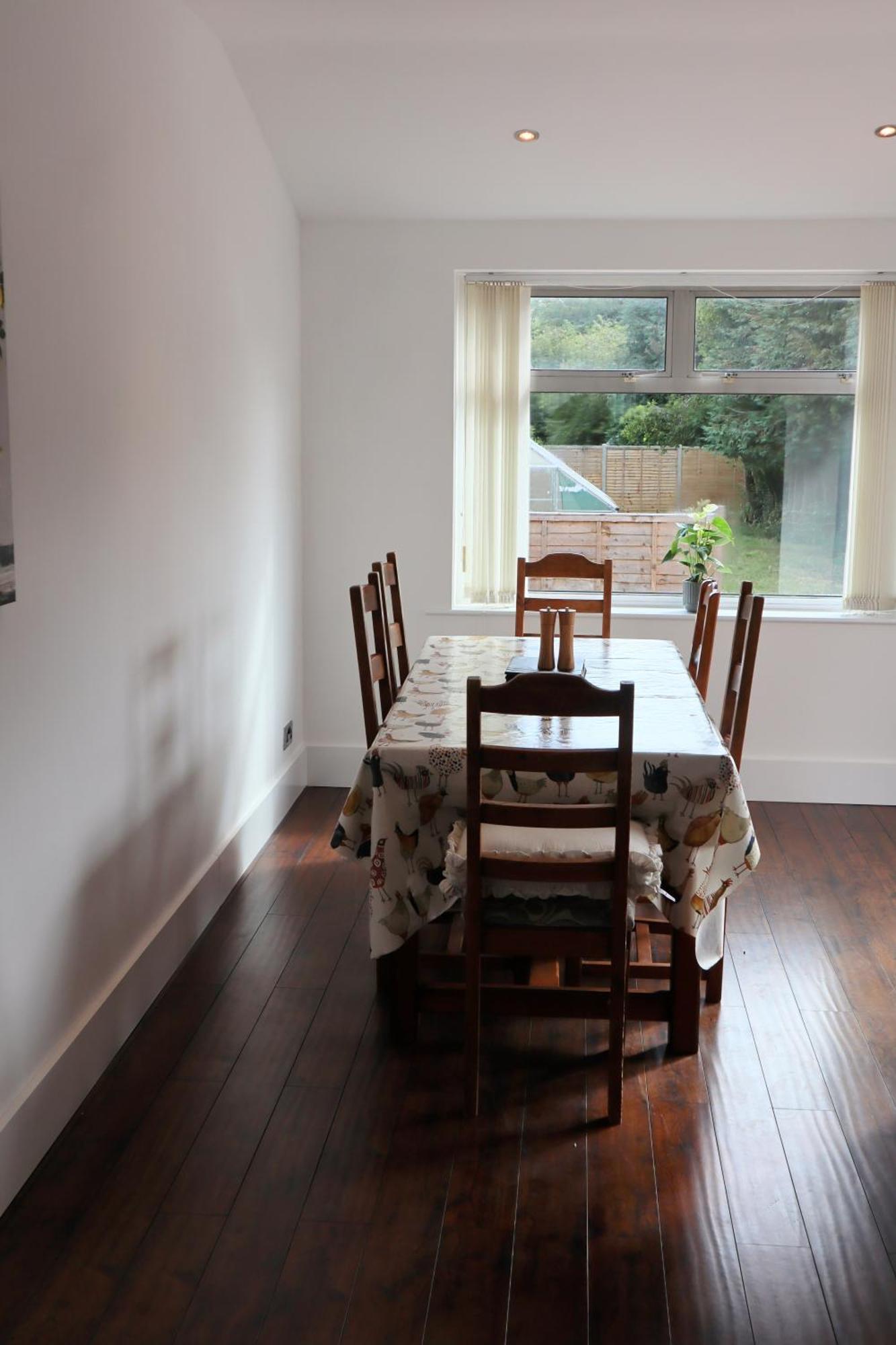 Holiday home Comfort In -3 Bedroom House With Parking *