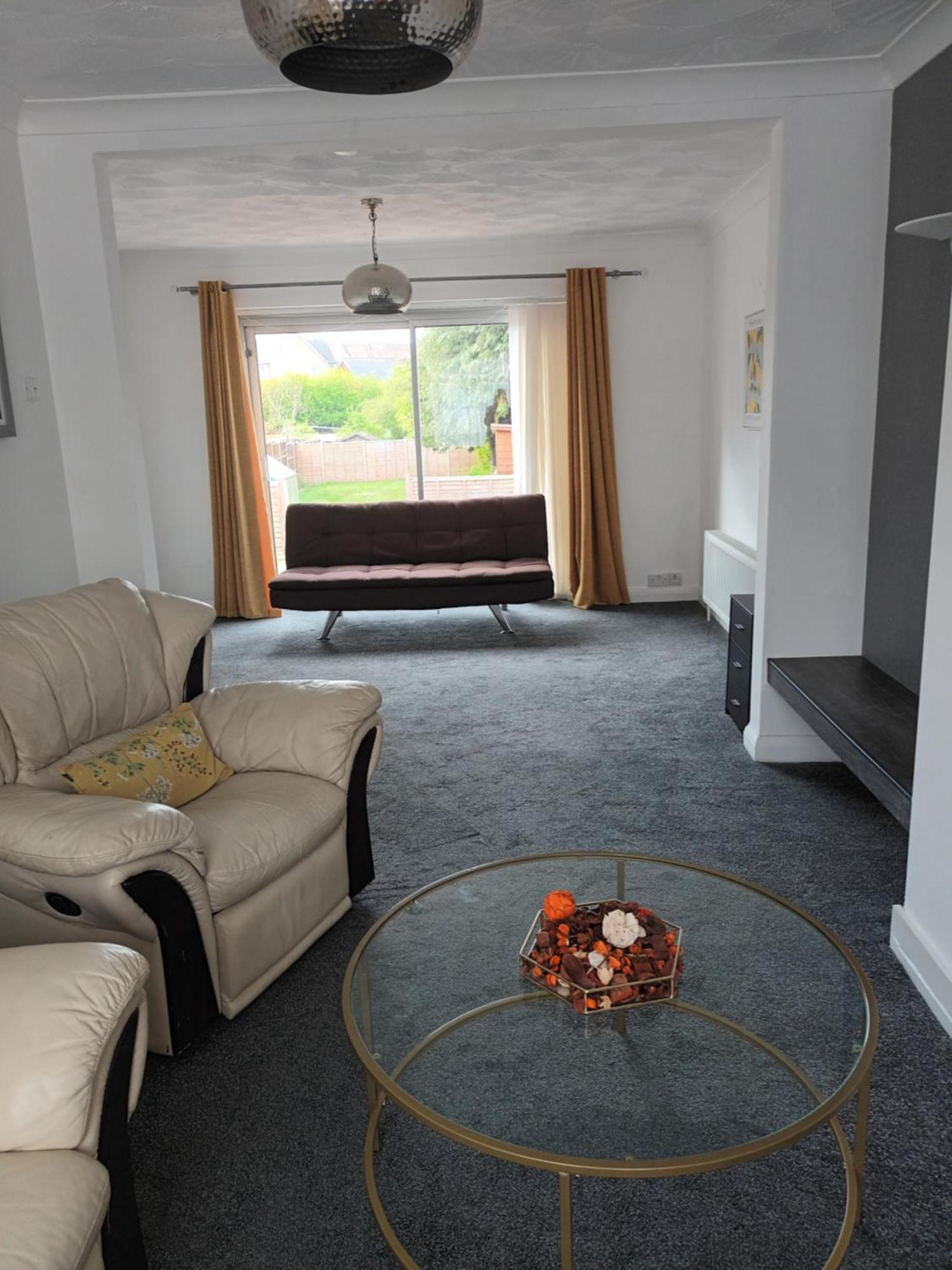 Holiday home Comfort In -3 Bedroom House With Parking *