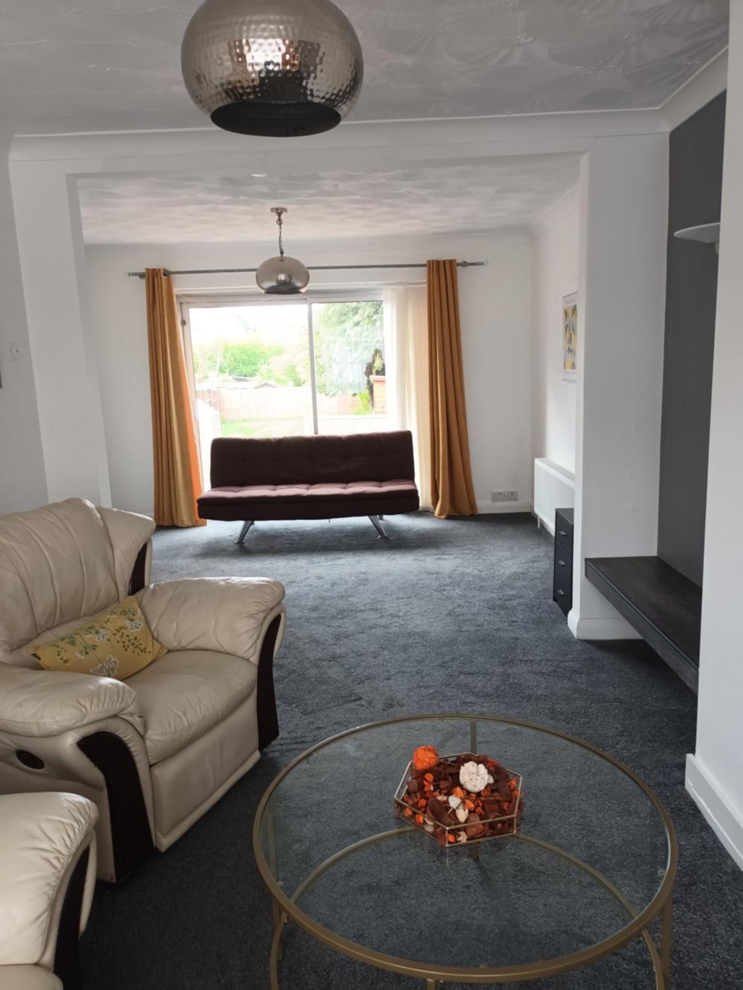 Comfort In -3 Bedroom House With Parking Holiday home *